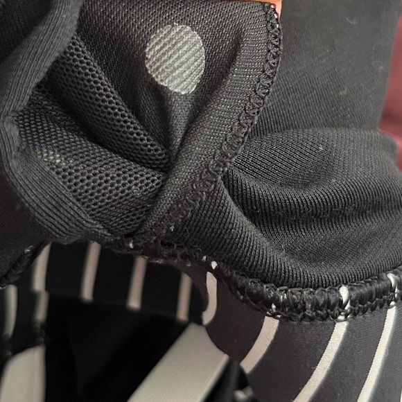 lululemon athletica energy Black and White Striped Sports Bra - Picture 4 of 4